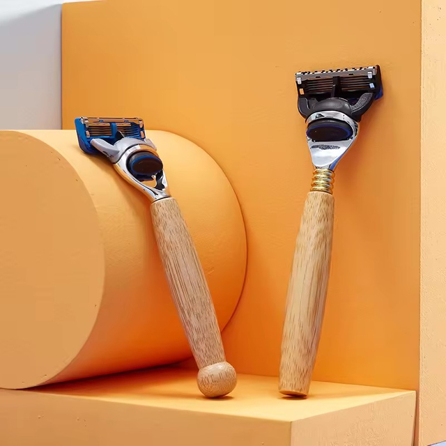 天然手柄竹剃须刀，可更换 5 片刀片补充装，适用于生物剃须